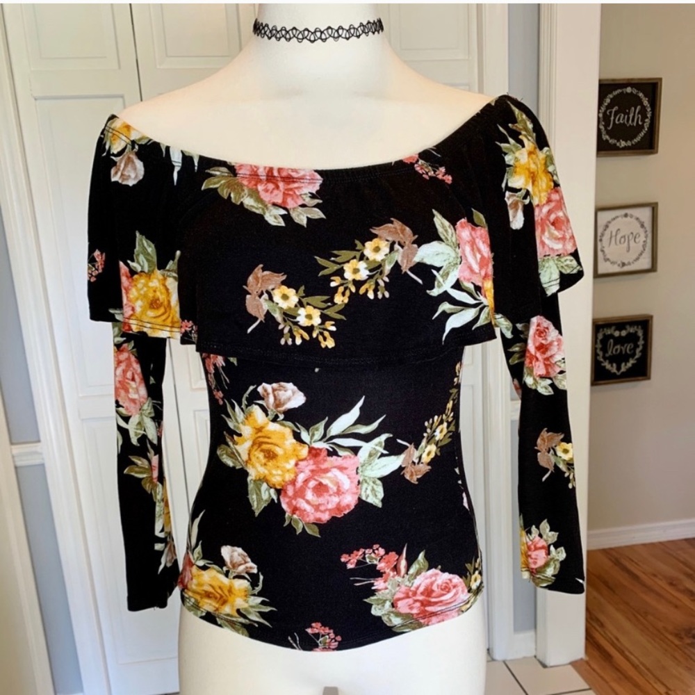 🌟CHICO floral off-shoulder top🌟
